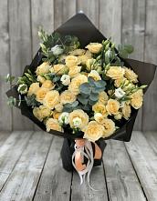 Букет цветов из:  Розы и Лизиантусы в Марксе