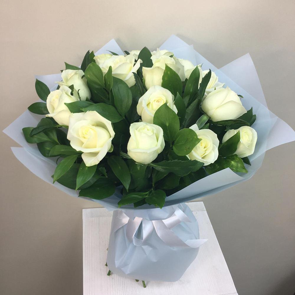 Букет 15 Белых роз Проуд в Марксе