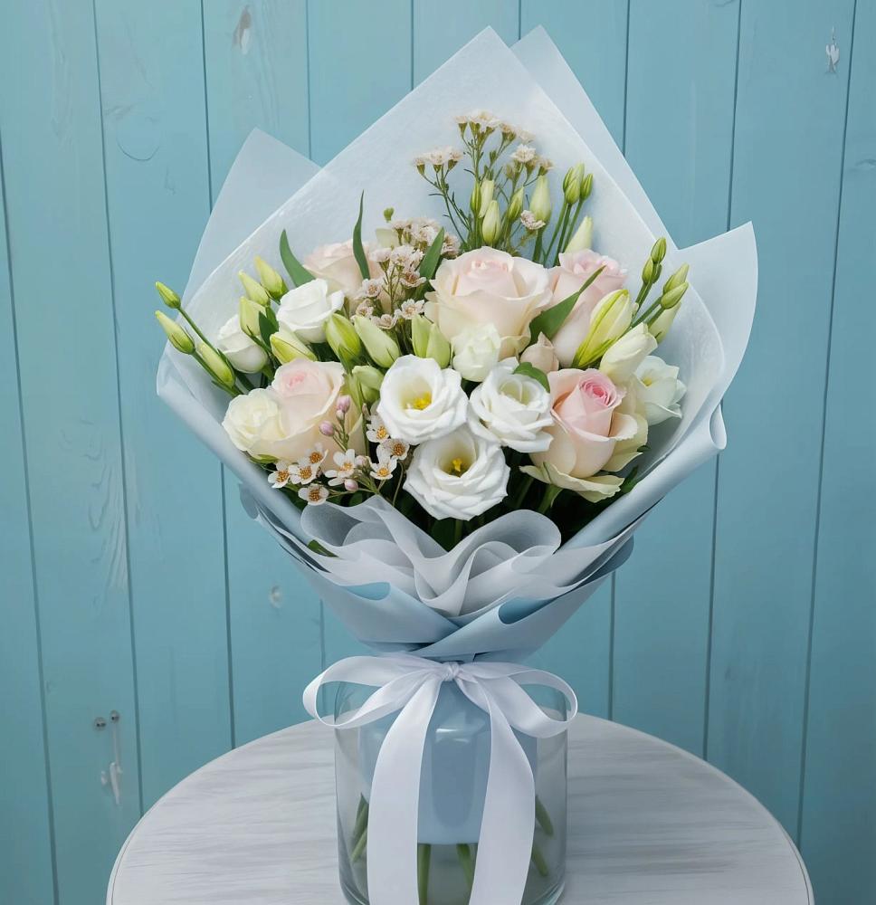 Букет цветов из: Розы и Лизиантусы в Марксе