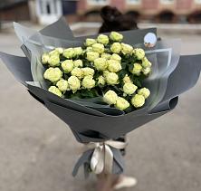 Букет Белые кустовые розы Солинеро в Марксе