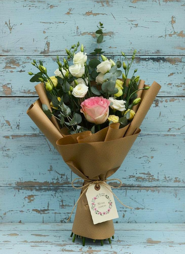 Букет цветов из: Розы и Лизиантусы в Марксе