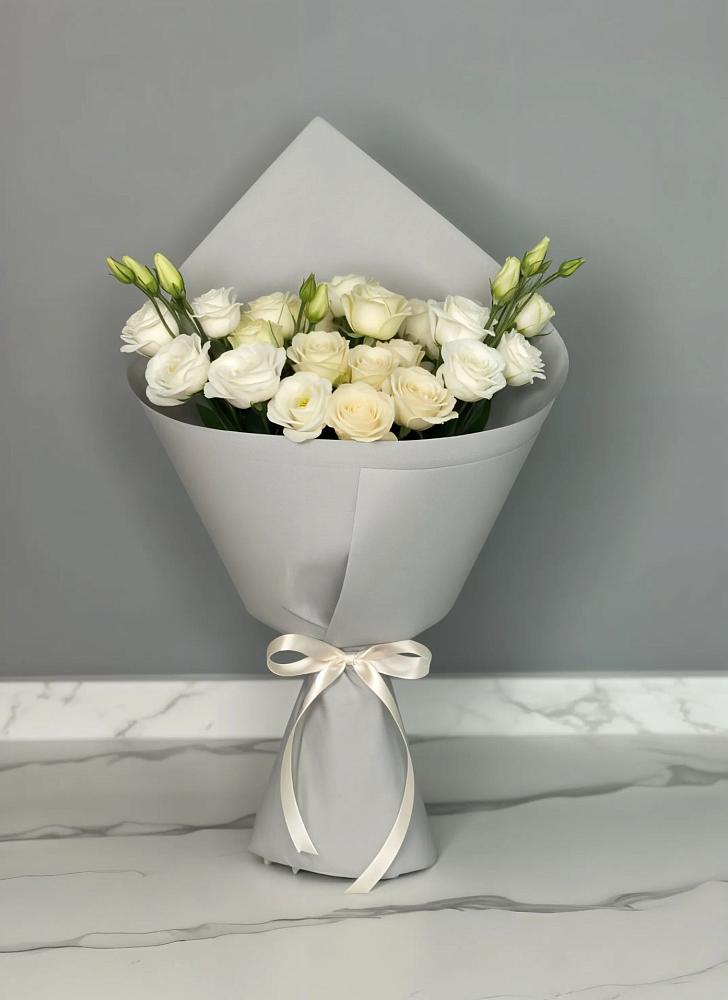 Букет цветов из: Розы и Лизиантусы в Марксе