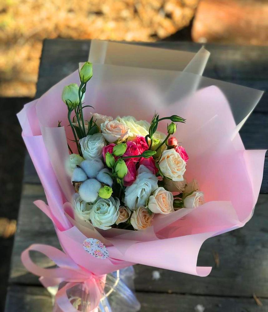 Букет цветов из: Розы и Лизиантусы в Марксе