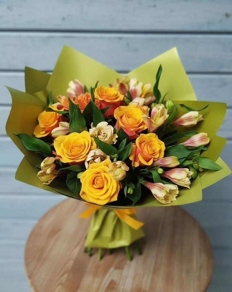 Букет цветов из: Альстромерии и Розы в Марксе