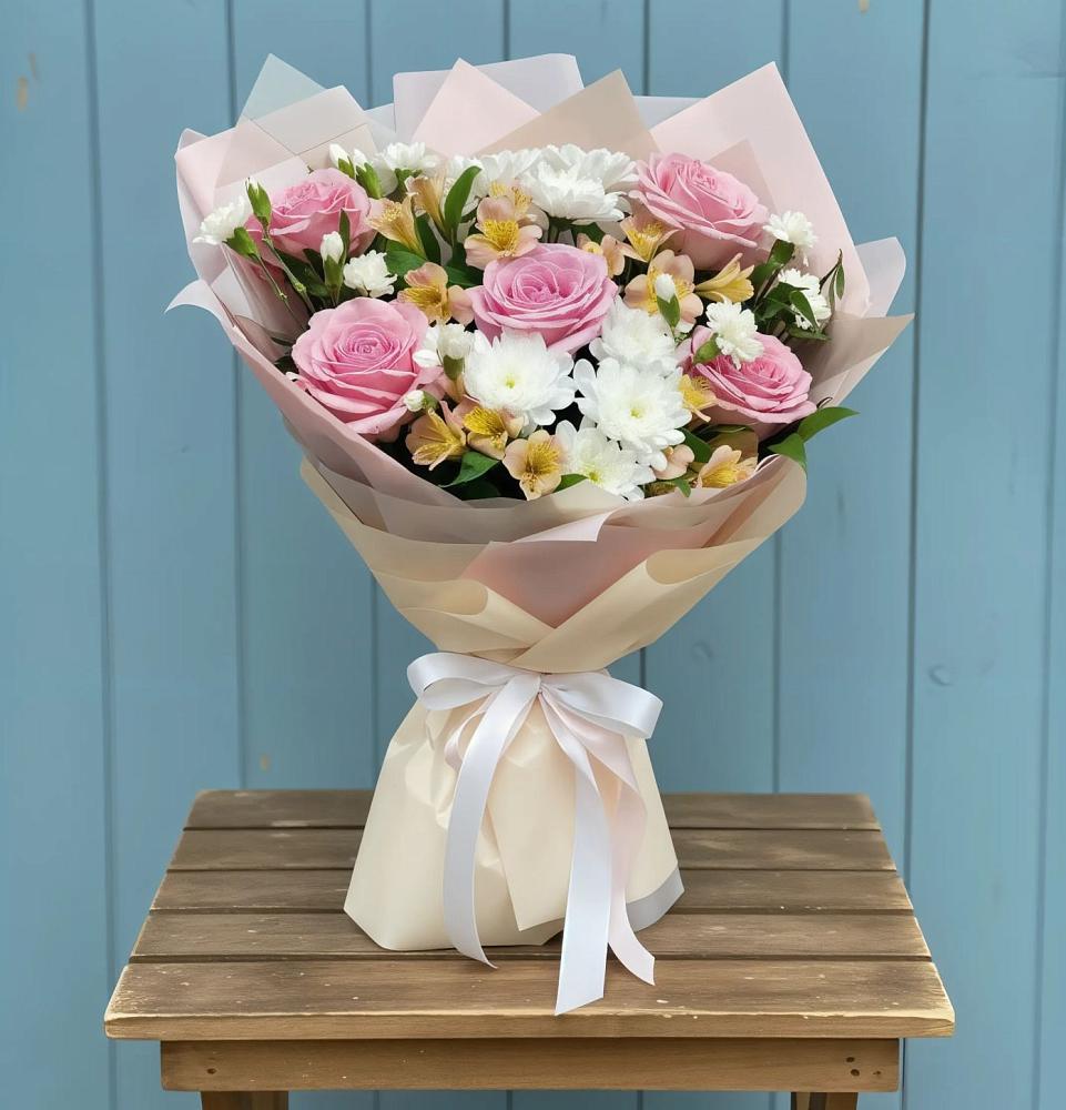 Букет цветов из: Гвоздики, Орхидеи и Розы в Марксе