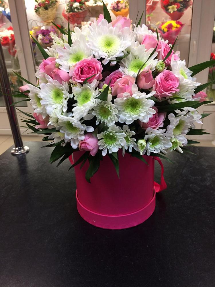 Цветочная композиция из Розы и Хризантемы в шляпной коробке в Марксе