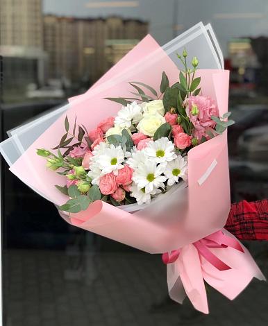 Букет цветов из: Розы, Лизиантусы и Хризантемы в Марксе