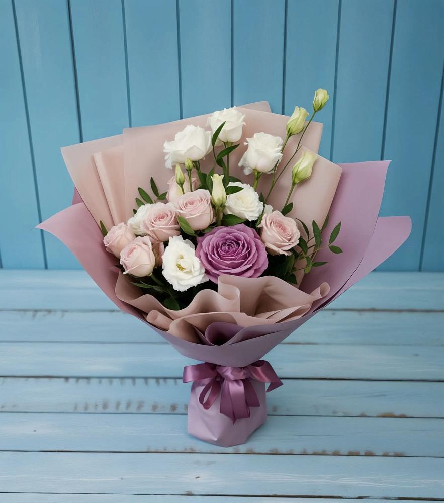 Букет цветов из: Розы и Лизиантусы в Марксе